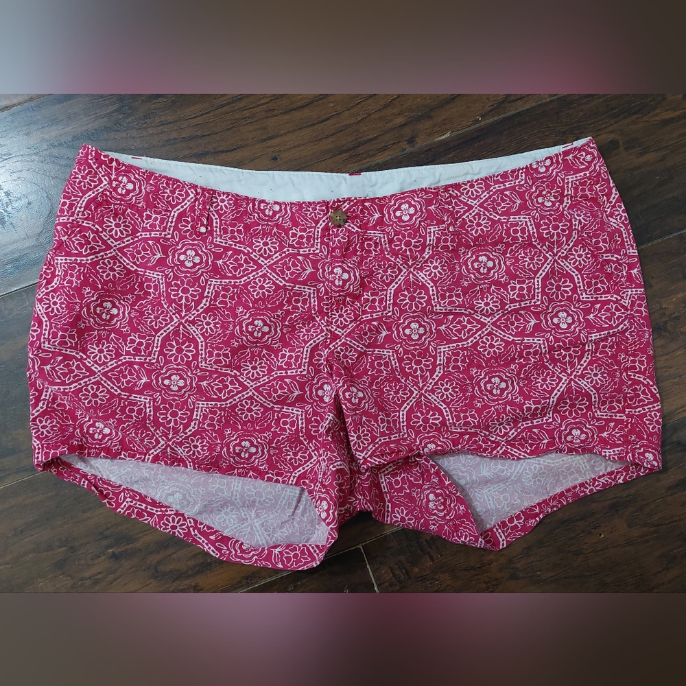 Super cute & comfey red & white Old Navy 5" inseam shorts sz 22